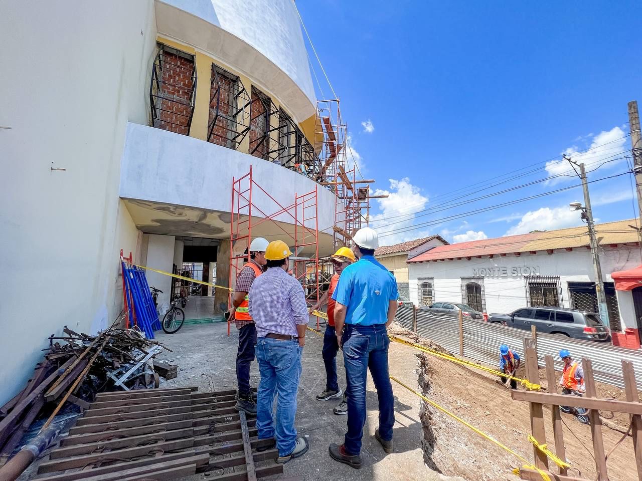 Supervisan Obras De Remodelación Del Palacio Municipal En Sonsonate 2890